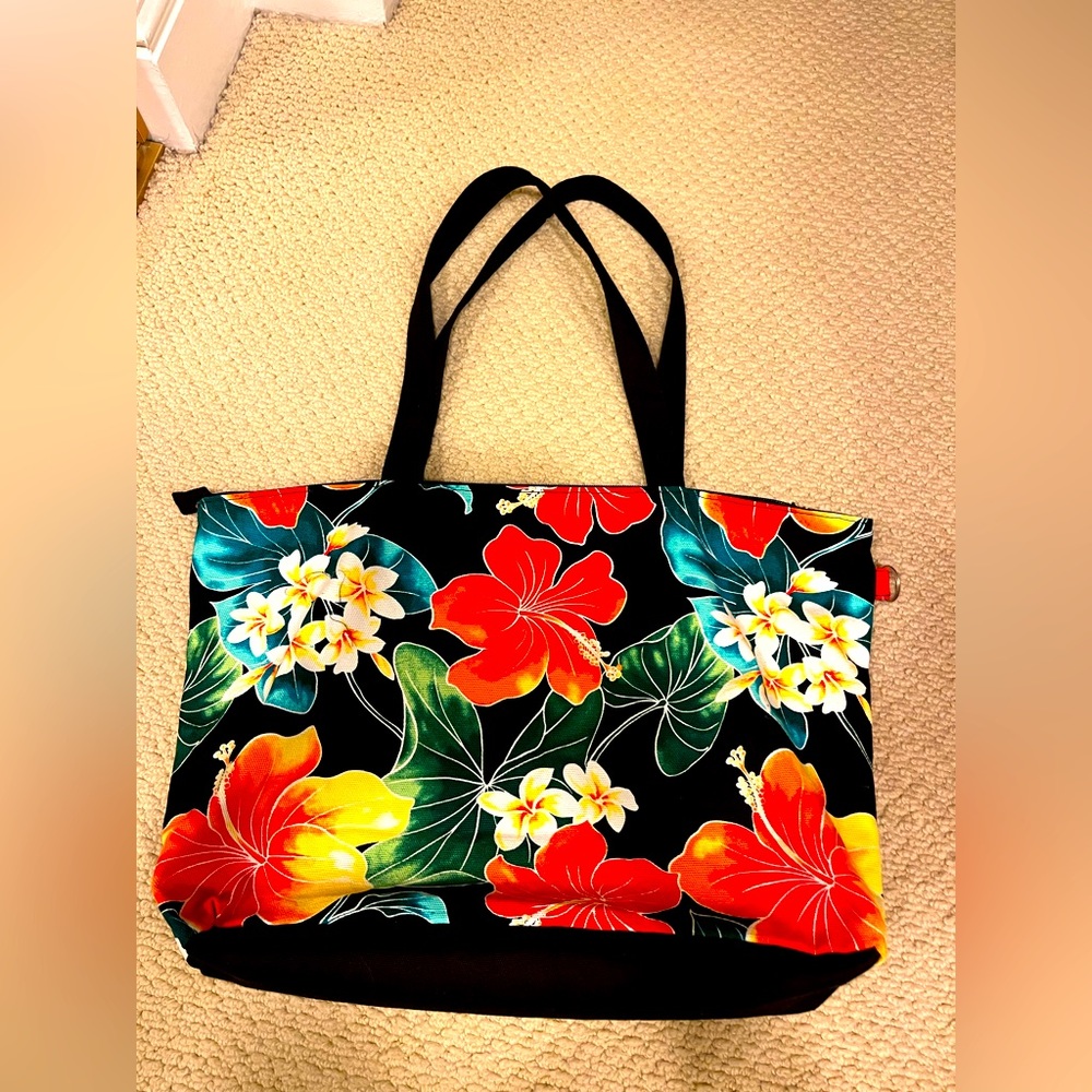 Hawaiian print fabric tote with reinforced bottom